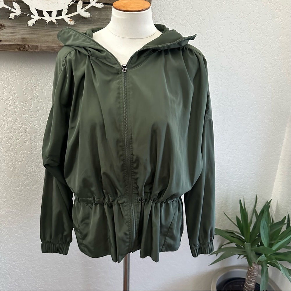 Calia by Carrie Underwood anywhere green peplum hooded lightweight jacket M‎